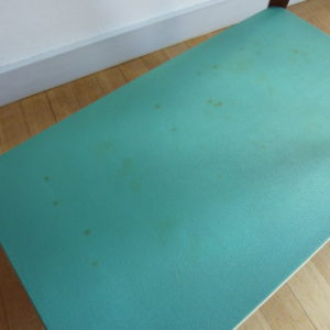 détail plateau bas table à roulettes