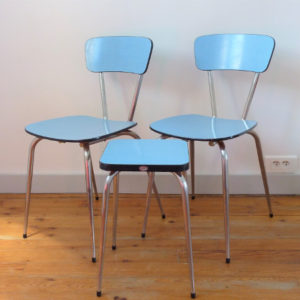 Chaises et tabouret formica bleu vintage