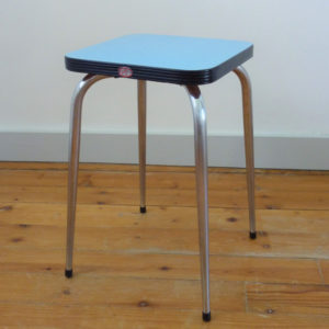 Tabouret formica bleu