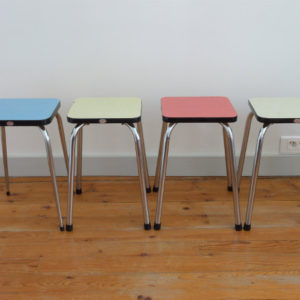 Tabourets formica multicolores