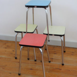Tabourets multicolores formica