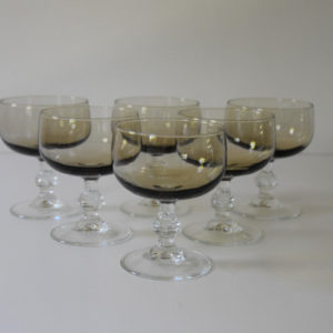 Verres à pied fumés seventies