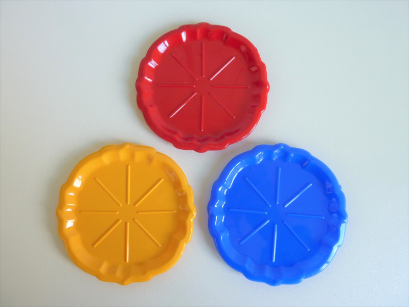 dessous de bouteilles colorés vintage