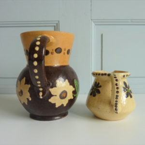 Pichet ancien décors peints à la main