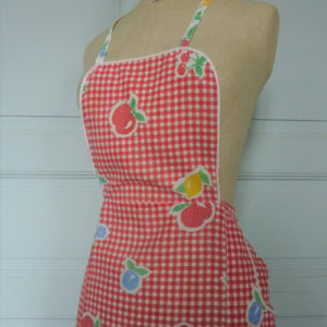 tablier vintage en coton vichy et fruits